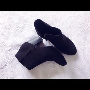 Old navy black booties